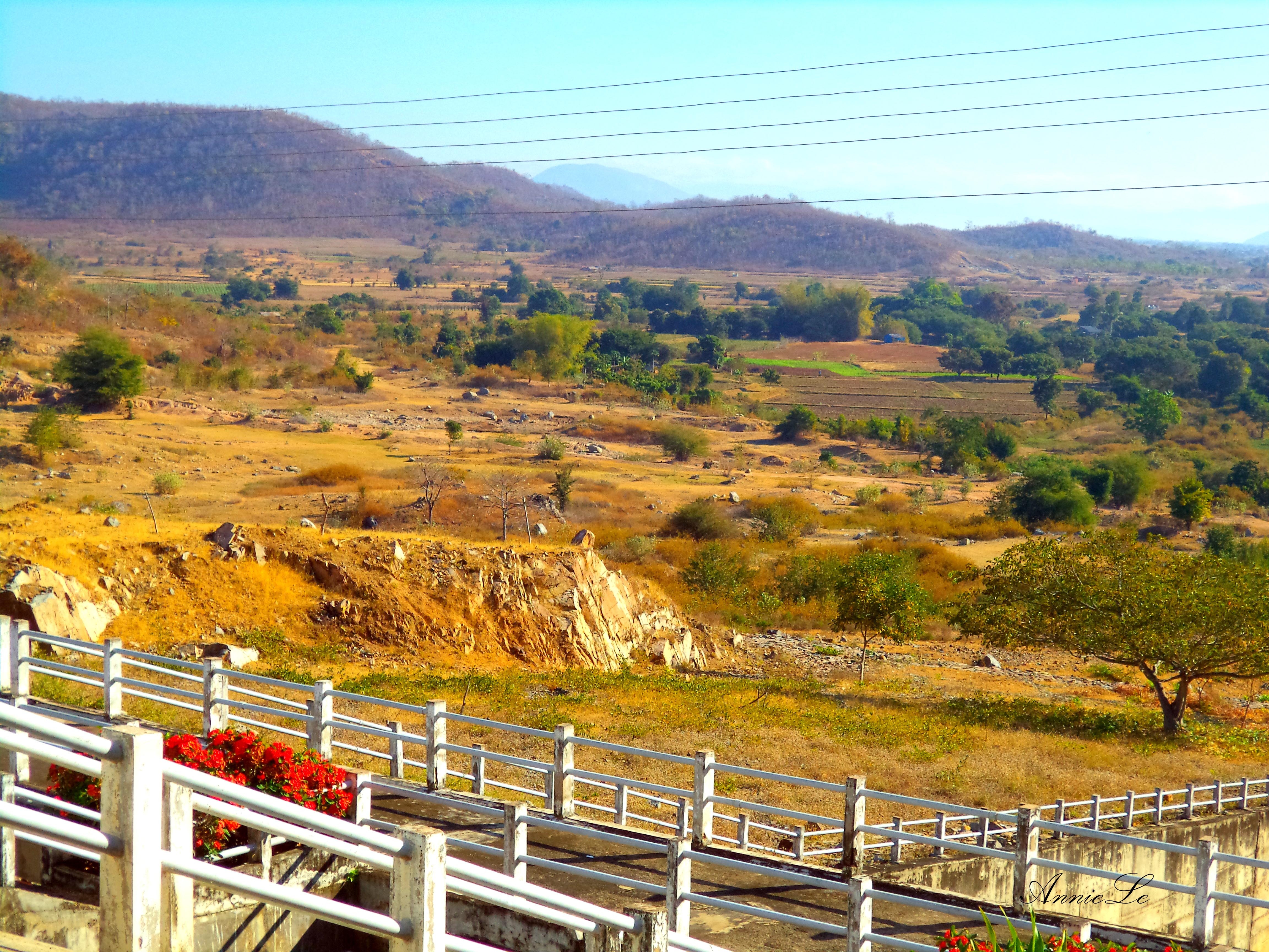 Quang cảnh nhìn từ đập chính.