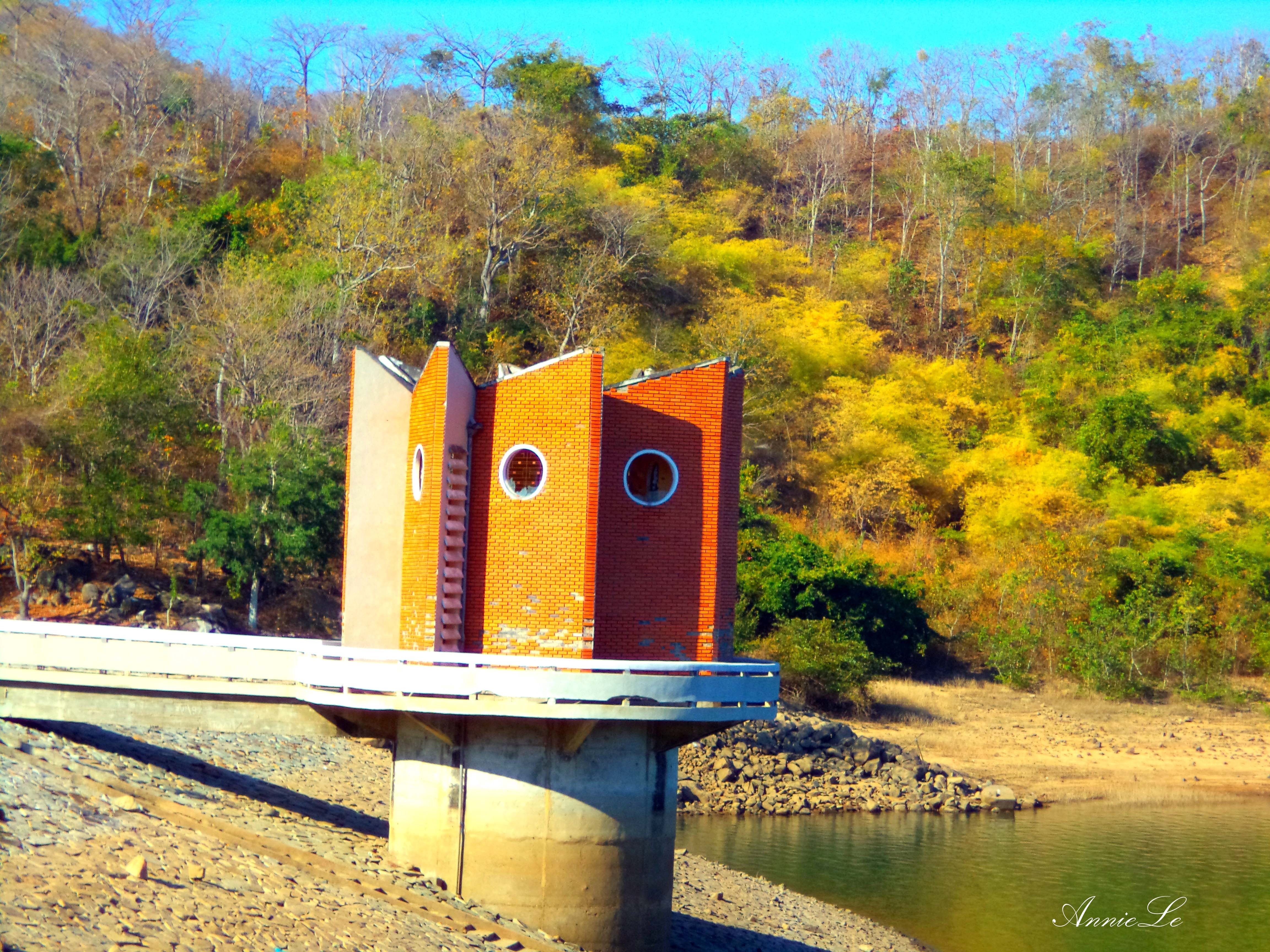 “Ngôi nhà” này từ lâu đã được xem như biểu tượng của huyện Hàm Thuận Bắc.