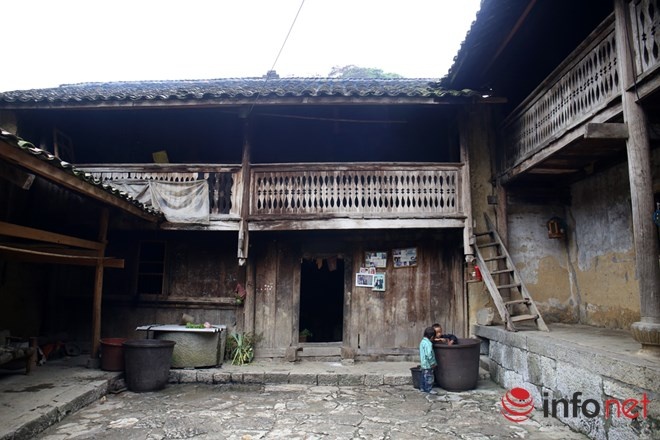 Ngôi nhà của ông Mua Súa Páo đã được đạo diễn Ngô Quang Hải chọn làm bối cảnh quay phim “Chuyện của Pao”, chuyển thể từ tác phẩm “Tiếng đàn môi sau bờ rào đá” của nhà văn Đỗ Bích Thuỷ.