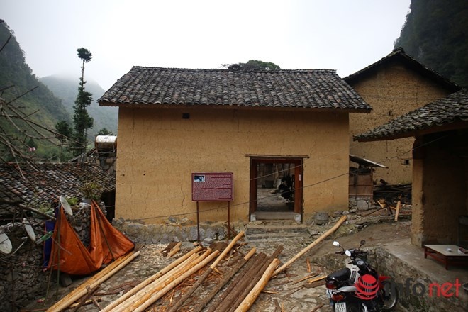 Hiện nay nhằm tạo điều kiện cho du khách thăm quan, căn nhà đang được tu sửa, treo biển chú thích cụ thể thông tin gồm cả tiếng Việt và tiếng Anh.