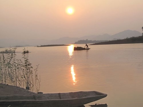 Ve dep mien song nuoc Cam Son hinh anh