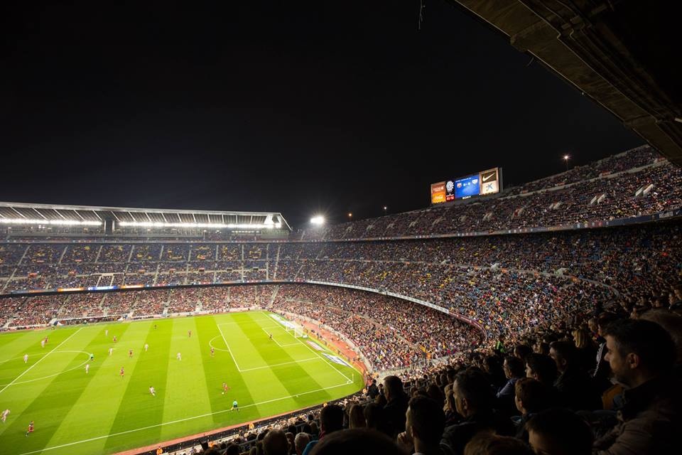 Những bữa tiệc ở Camp Nou Mỗi trận đấu trên Camp Nou là bữa tiệc chung, lớn nhất của thành phố. Chưa thưởng thức không khí ấy, gần như bạn chưa tận hưởng hết FC Barcelona.
