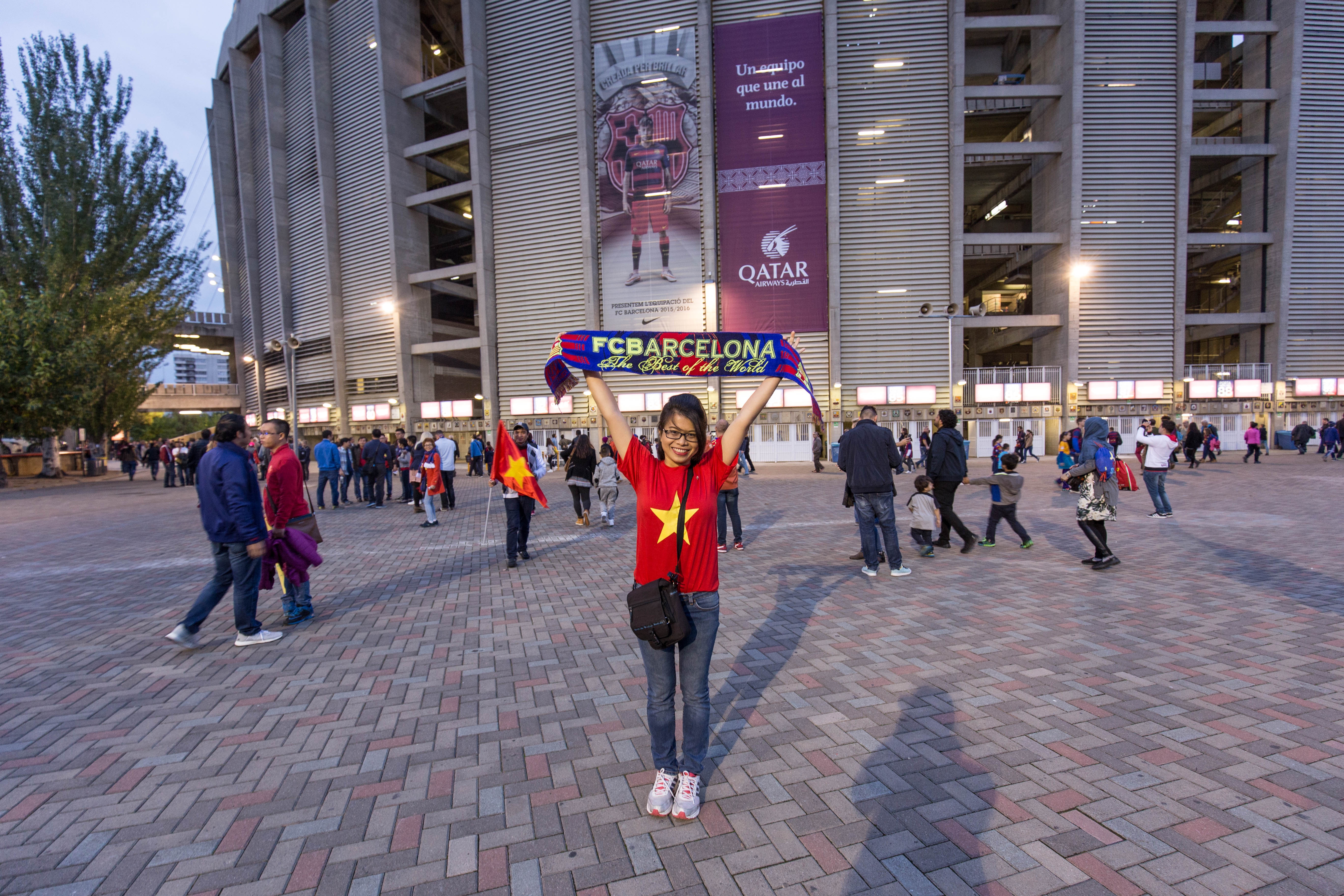 Barcelona trong mat fan Viet cuong bong da hinh anh