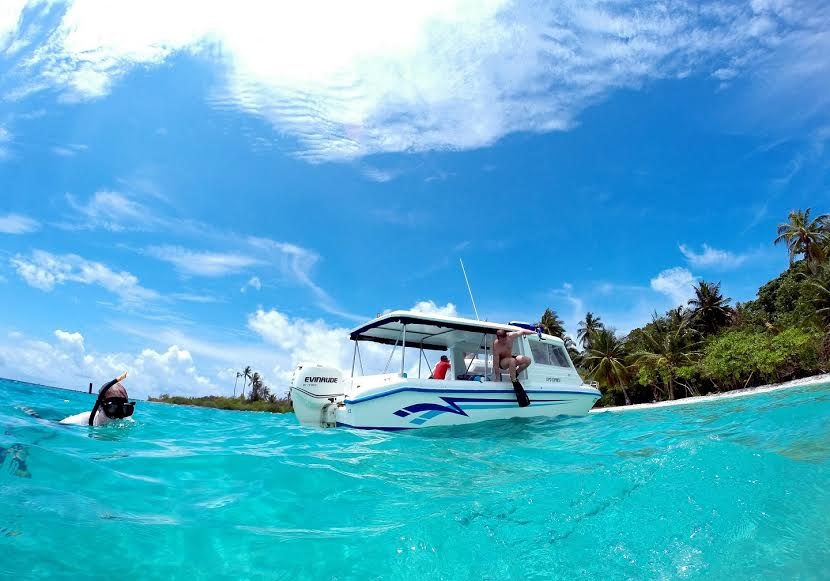 Bắt đầu từ năm 2014, trong một năm rưỡi, Đức đi qua 20 quốc gia lớn nhỏ khắp châu Á và mỗi quốc gia lại đi qua khá nhiều thành phố để tận mắt thấy cảnh đẹp và trải nghiệm cuộc sống của người dân bản địa của mỗi vùng. Trong đó, Đức ấn tượng nhất là cảnh đẹp ở Maldives (trong ảnh), Ấn Độ, Nepal. 