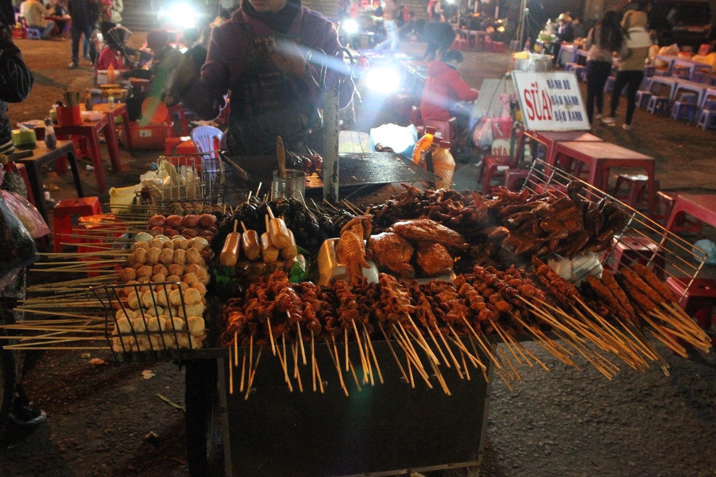 Món nướng được du khách ưa chuộng khi đến với vùng cao này. Ảnh : Yến Nhi.