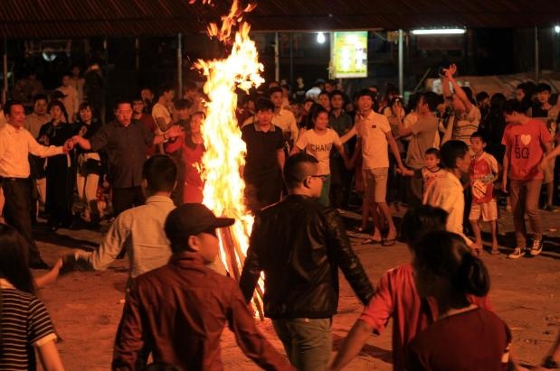 Hai ngay kham pha Bac Ha hinh anh