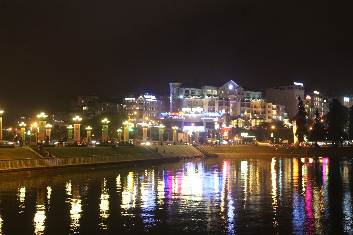 Đà Lạt quyến du khách mỗi khi đêm về. Ảnh: Phước Bình.