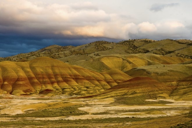 Đường mòn Đông Bắc Oregon, Mỹ: Oregon là điểm đến trong mơ của các tay đua xe đạp, các con đường quanh co qua những ngọn, hẻm núi, rừng và bờ biển. Bạn sẽ được trải nghiệm cảnh làng quê trong thị trấn nhỏ với nhiều di tích lịch sử, hít thở không khí trong lành. Lộ trình này dài khoảng 200km, phù hợp cho các tay đua chuyên nghiệp cũng như nghiệp dư.