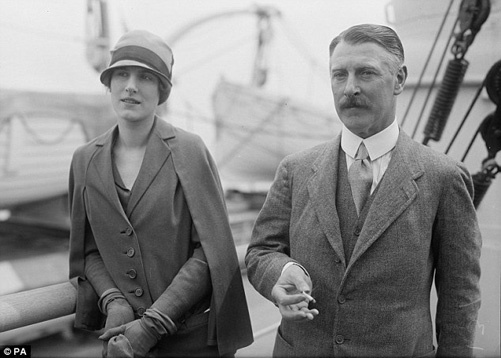 Ông Chubb và vợ.