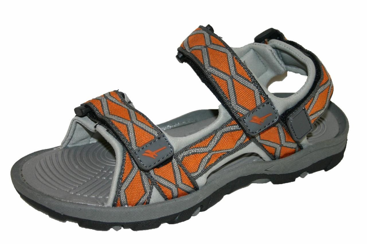 1.Sandal có thể lội suối được: Đôi này đi leo núi có nhiều đá dăm, lội suối ngắn ngày đều ok. Hồi ở Mỹ mình cũng đi đôi này trèo đèo lội suối ở các công viên quốc gia. Nếu ko có tiền mua đồ xịn thì mua hàng VNXK khoảng 500K/đôi. Bán ở Taka Plaza hoặc Saigon Square.