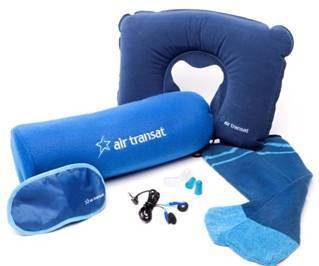 20. Gối ngủ, bịt mắt.