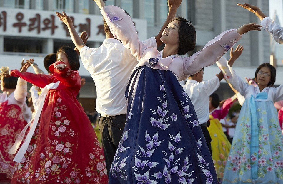 Cuoc song cua nguoi thanh thi Trieu Tien hinh anh