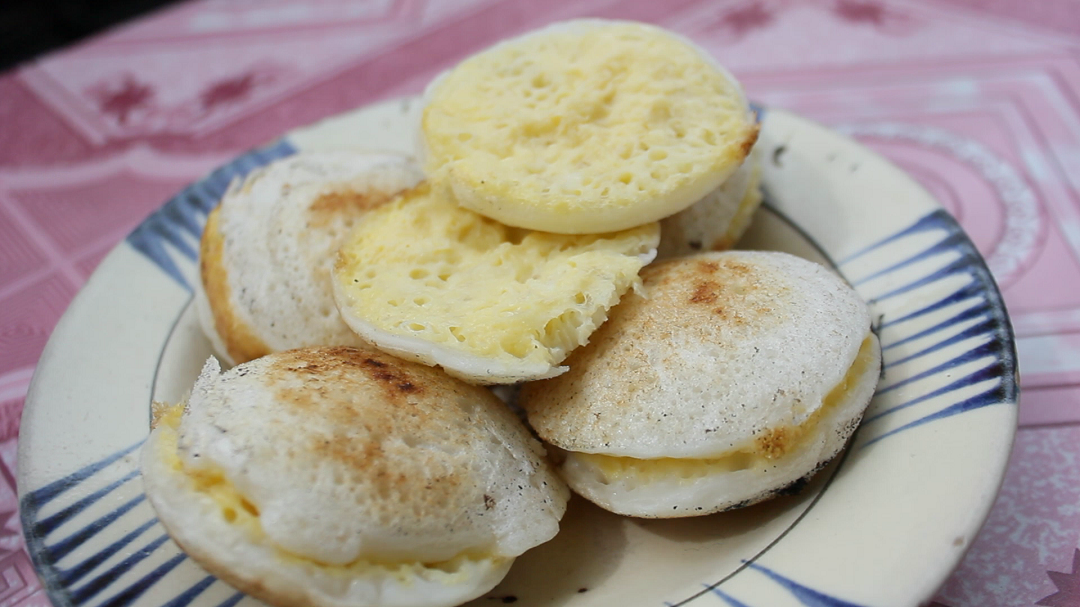 Bánh căn tuy không phải là đặc sản của Đà Lạt, thế nhưng đây là món không thể bỏ qua của hầu hết du khách.