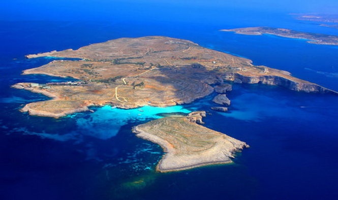 3. Malta: Đây là một tiểu quốc đảo nằm trong Địa Trung Hải. Trải qua lịch sử lâu đời bị các đế quốc tấn công, Malta vẫn đứng vững và phát triển. Điều đó cho thấy việc tấn công Malta sẽ rất hao tốn nhiều tài lực.  Chưa kể, sẽ là sự phí phạm nếu bỏ ra quá nhiều công sức chỉ để chiếm giữ một vùng đất Malta bé nhỏ.