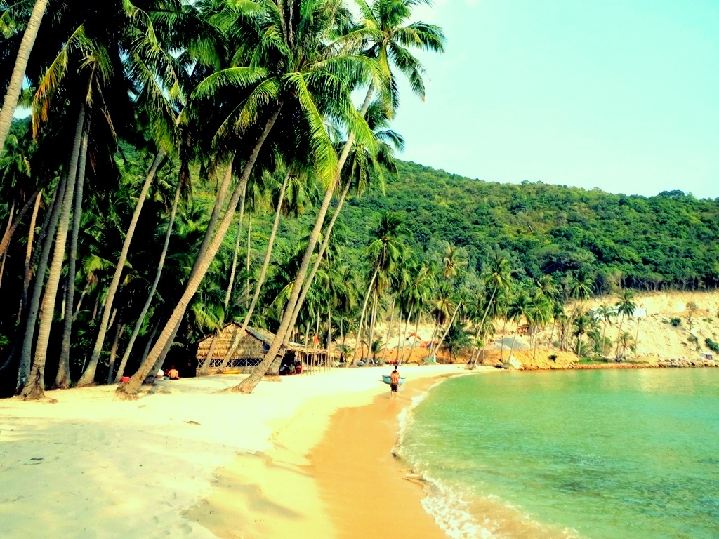 Biển trời hoang sơ ở Nam Du. Ảnh: Phước Bình.