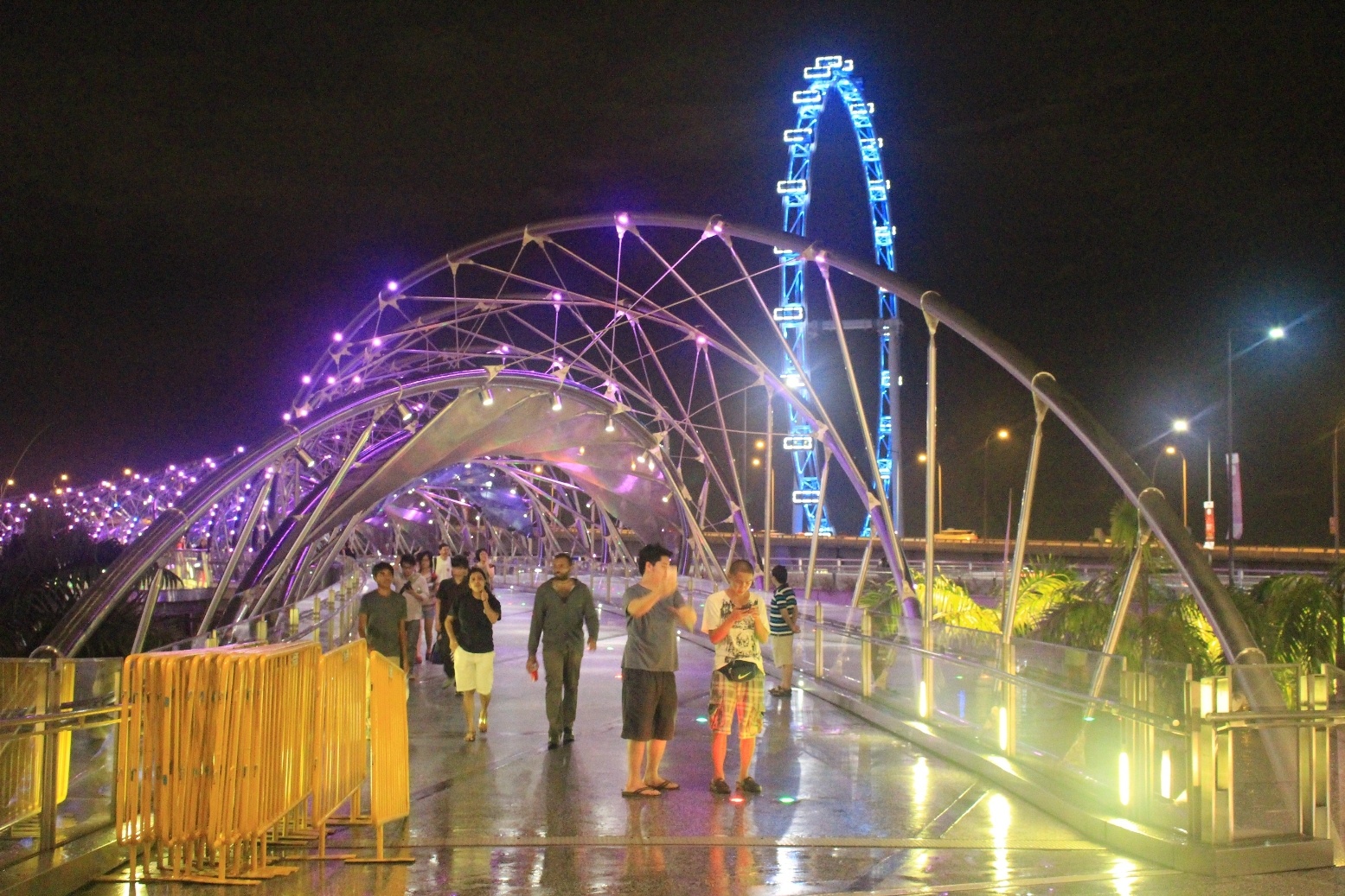 Cầu Helix có cấu trúc xoắn kép như cấu trúc ADN mang ý nghĩa thịnh vượng.