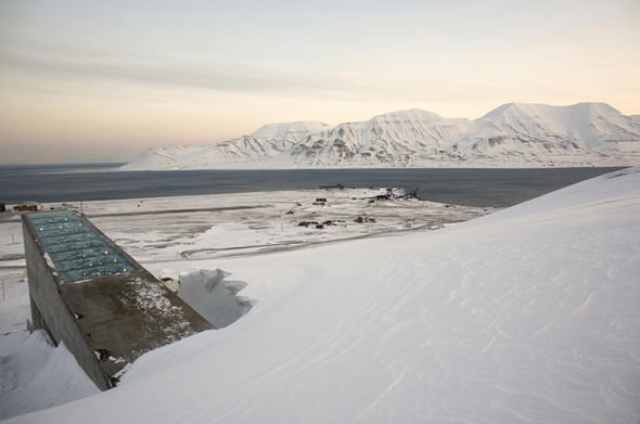 7. Hầm lưu trữ hạt giống Svalbard, Na Uy. Đây là căn hầm trữ hạt giống đề phòng trường hợp các thảm họa môi trường cực lớn có thể xảy ra. Rất ít người được phép ra vào nơi đây, ngay cả các quốc gia gửi hạt giống cũng không vào được.