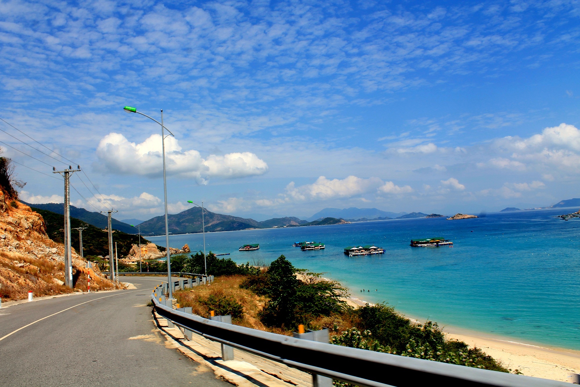 Phong canh ngoan muc tren cung duong ven bien Ninh Thuan hinh anh