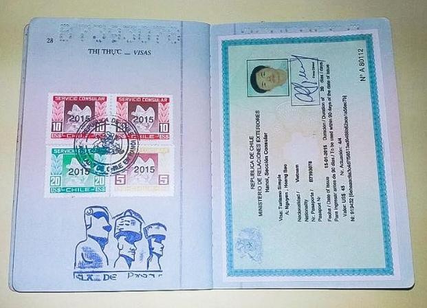 Visa Chilê và những con đấu đặc trưng được đóng trực tiếp vào hộ chiếu khi du khách khám phá đảo Phục Sinh huyền thoại.