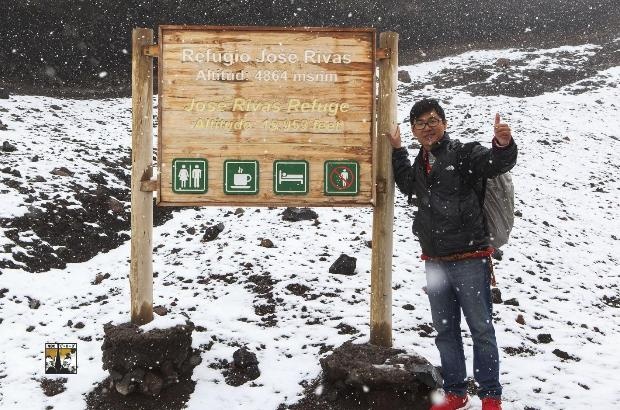 Du khách được khuyên nên chuẩn bị thuốc chống độ cao khi trải nghiệm trên những đỉnh núi tuyết.