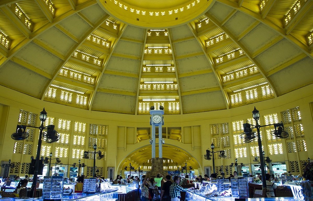 Center Market, điểm đến của cả khách du lịch và tiểu thương ở Việt Nam.