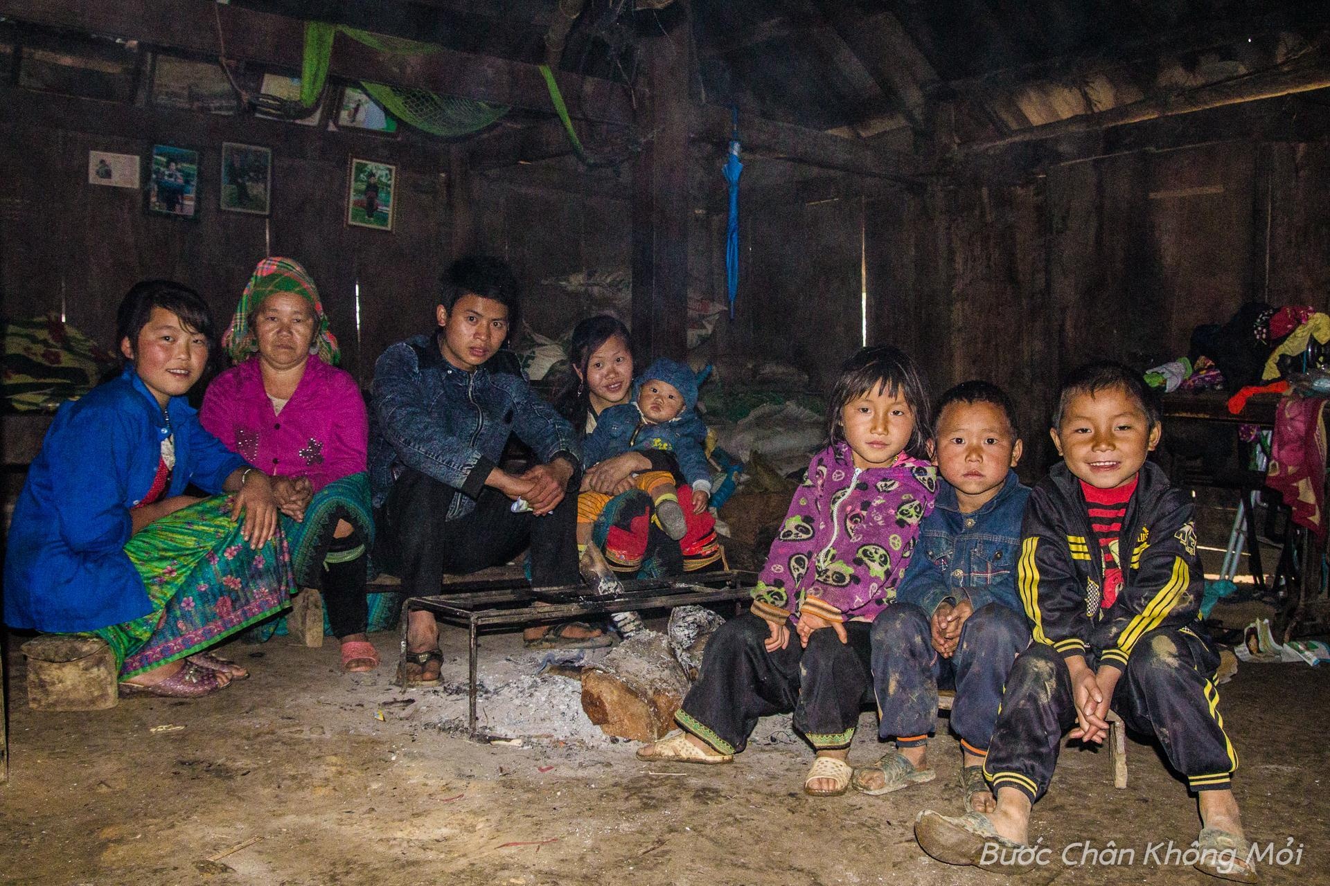 Ngoài ngắm cảnh thiên nhiên hùng vĩ của Tà Xùa, các bạn không nên bỏ lỡ cơ hội tiếp xúc và tìm hiểu về cuộc sống của người dân nơi đây.