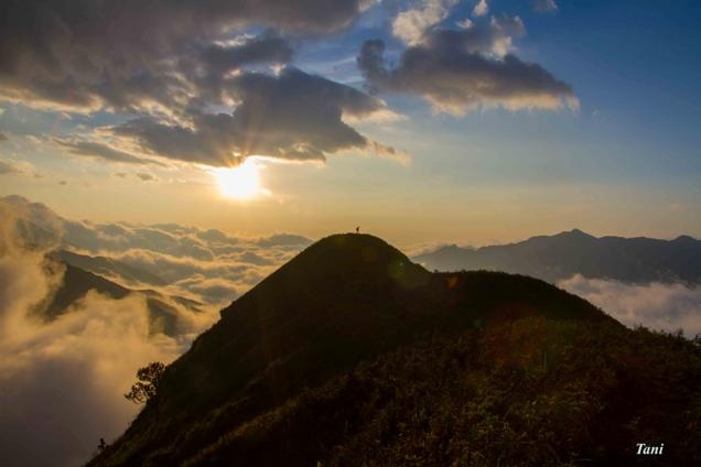 Mây ở Tà Xùa bắt đầu từ đêm và có lúc kéo dài đến 9 giờ sáng.