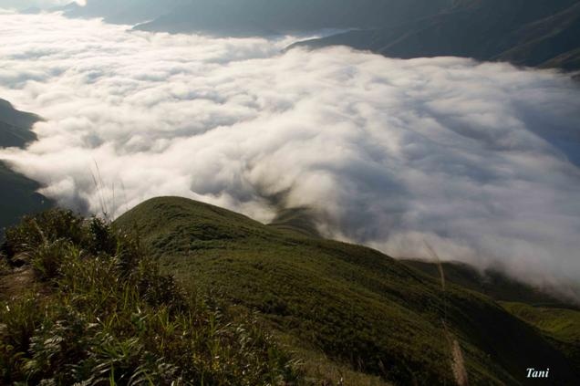 Biển mây cuồn cuộn.