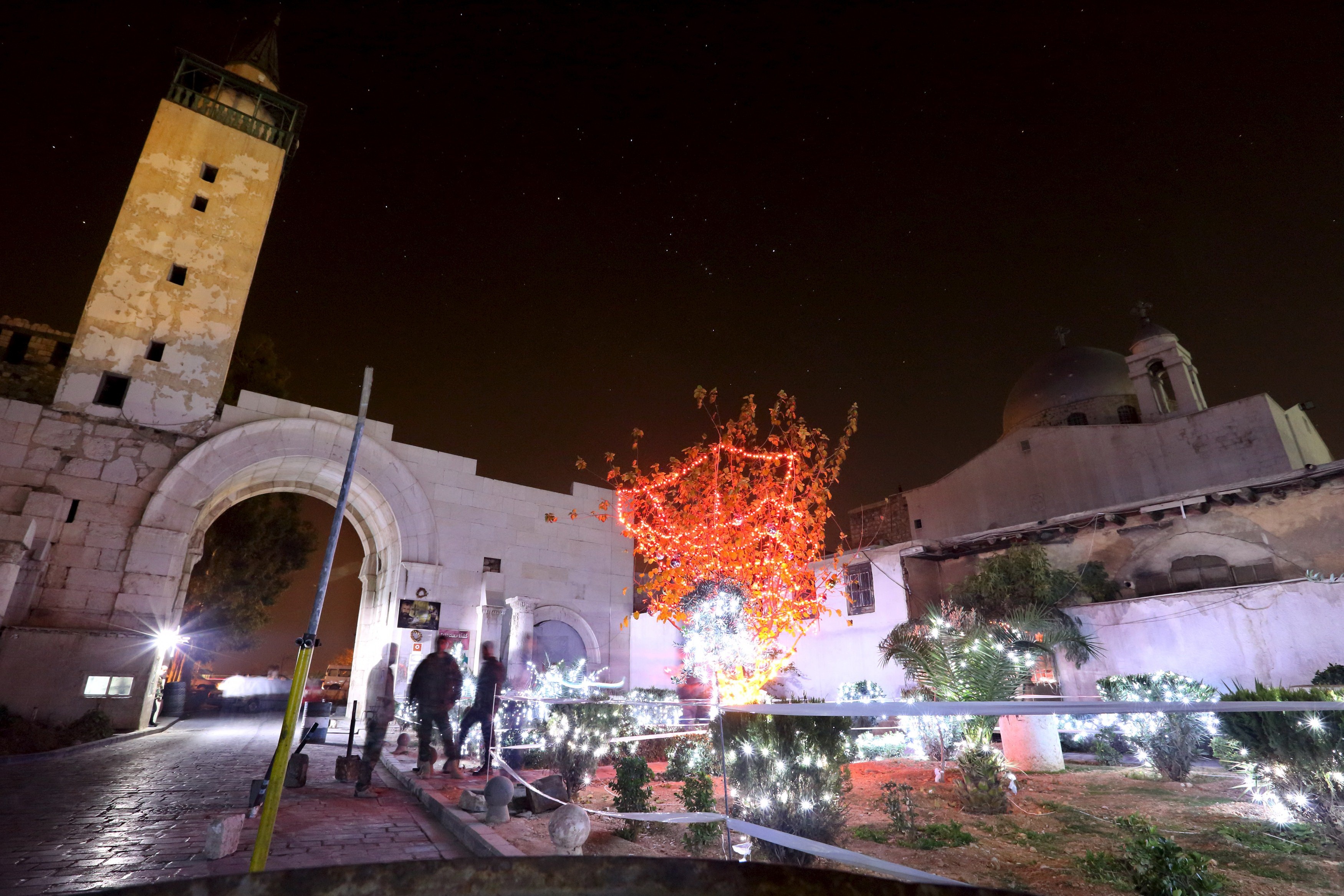 Cong ty Nga doi mo tour chien dia Syria hinh anh