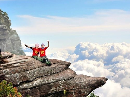 Đỉnh Pha Luông đang là một điểm đến được nhiều bạn trẻ ưa chuộng trong dịp Tết Dương lịch.