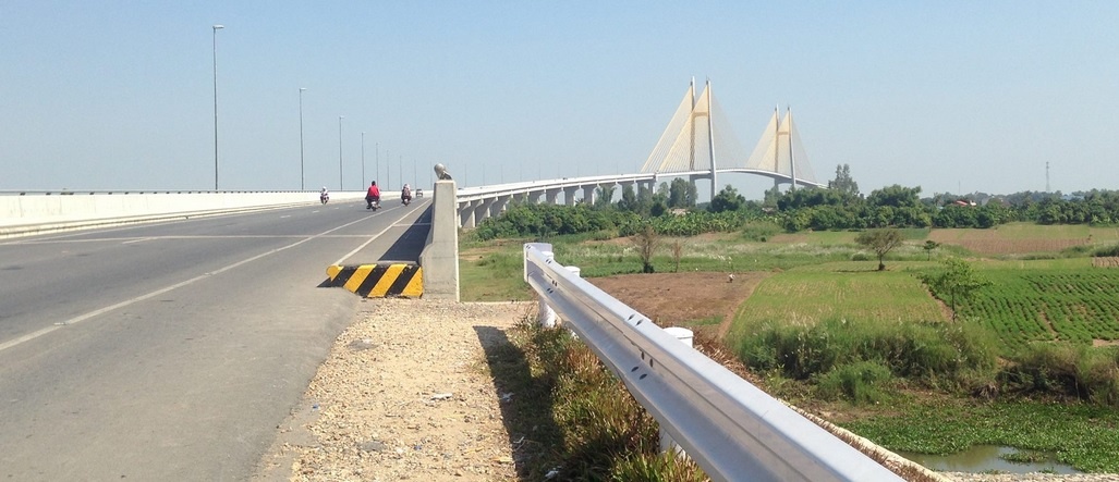 30 gio kham pha Phnom Penh bang xe may hinh anh