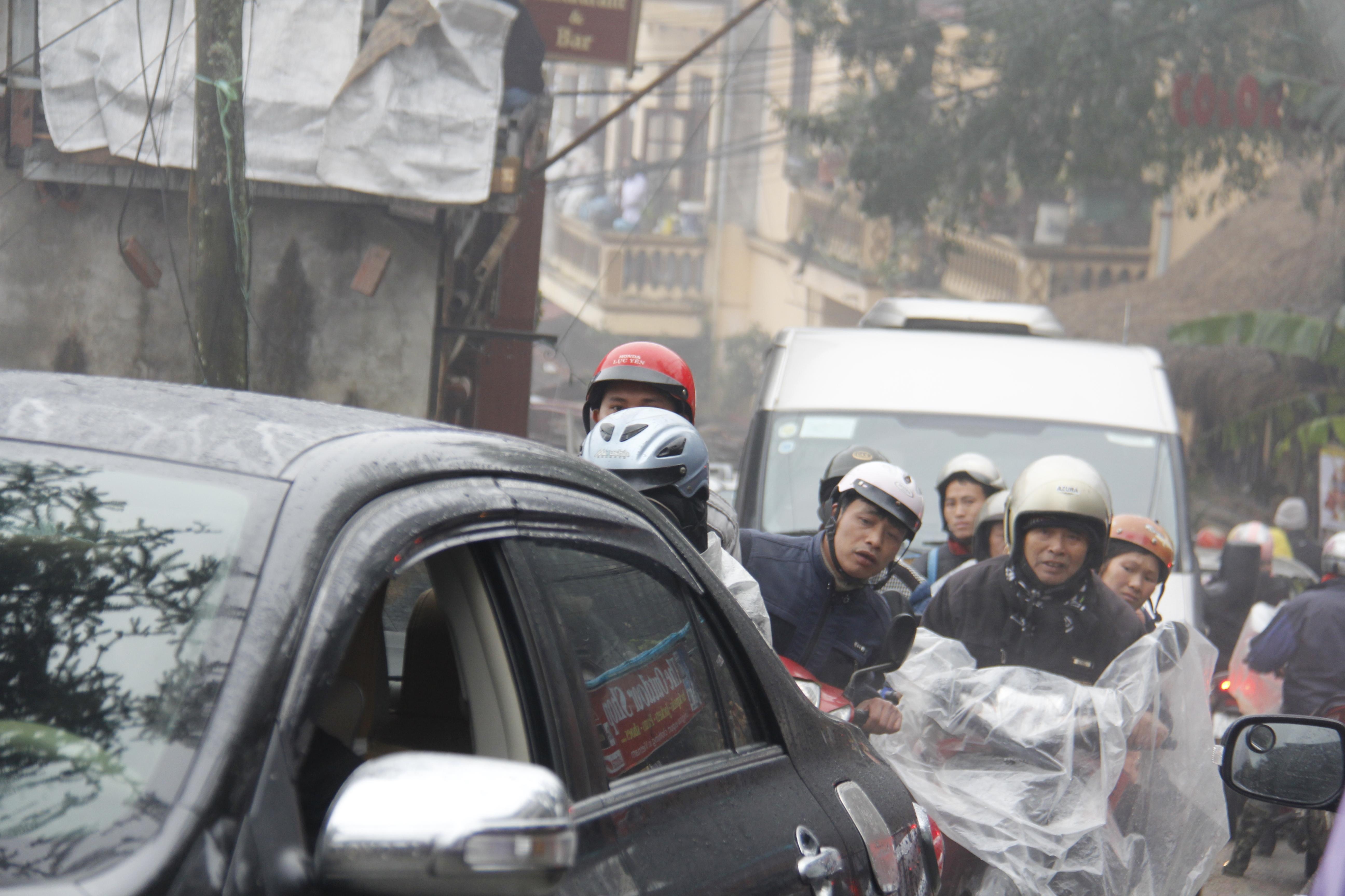 Tac nghen tren tuyen duong Sa Pa - Lao Cai hinh anh