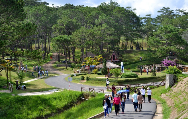 Cac diem den trong nuoc hut khach dip Tet Nguyen dan hinh anh