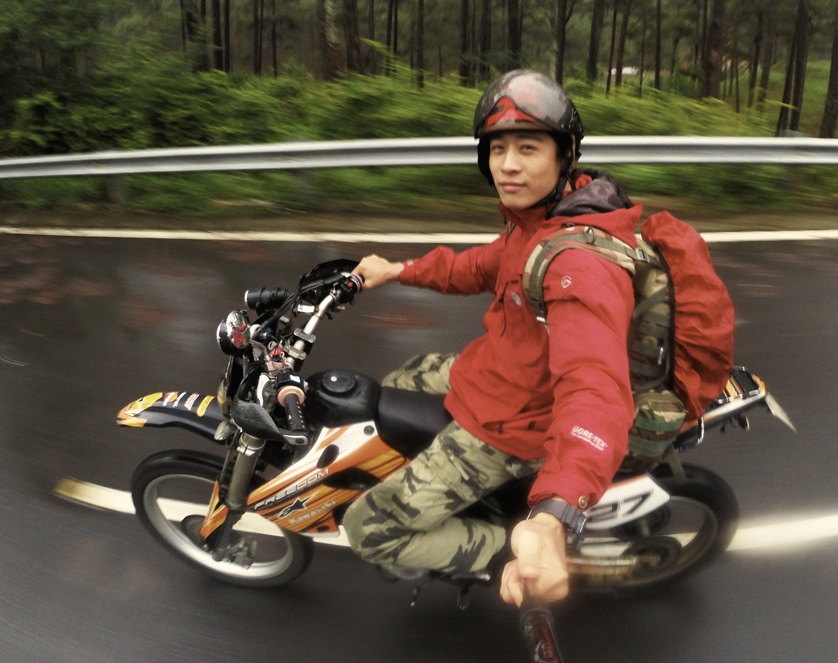 3 diem den khien 'Hot boy noi loan' Linh Son me met hinh anh