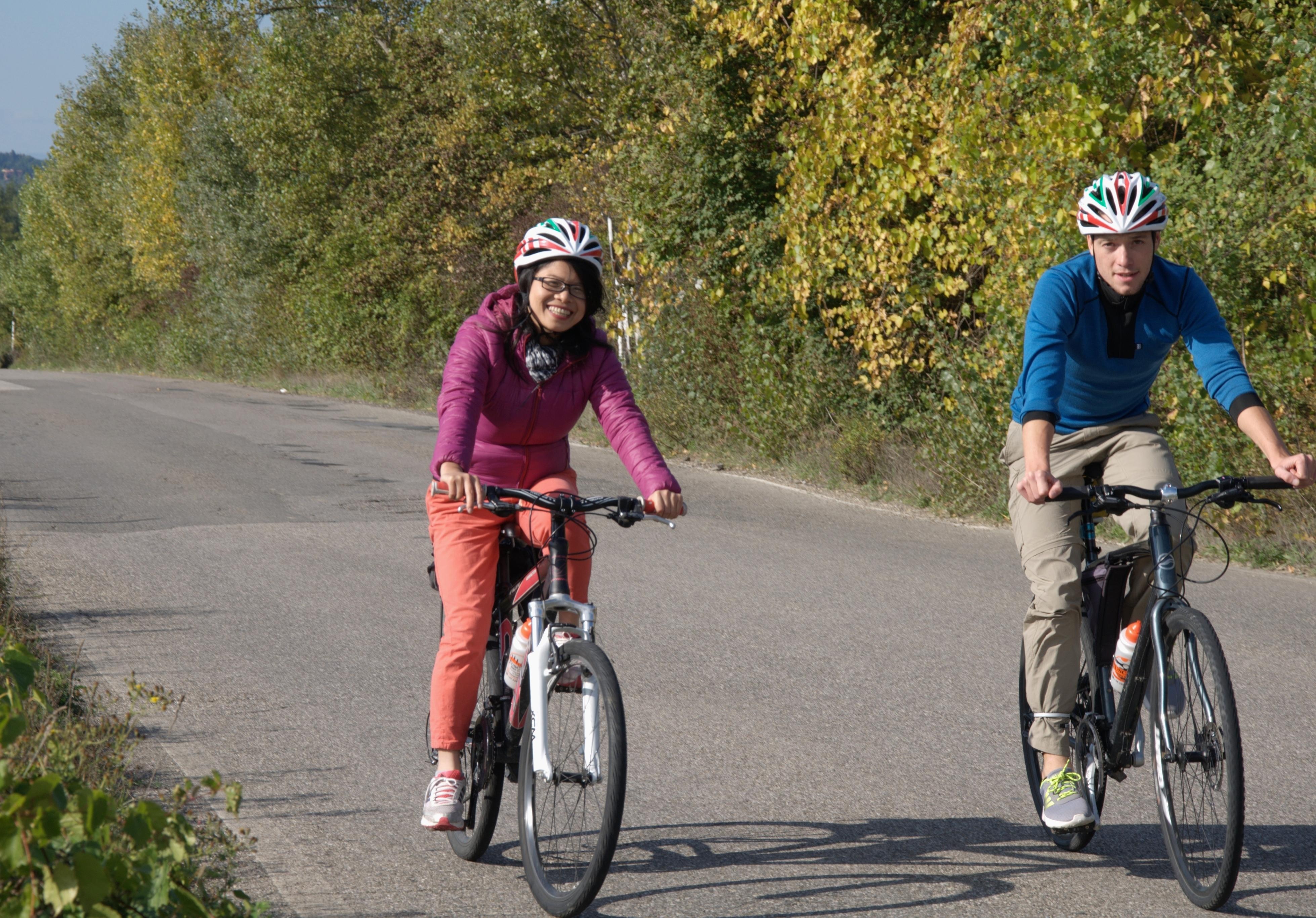 Tour xe dap quanh binh nguyen Tuscany hinh anh