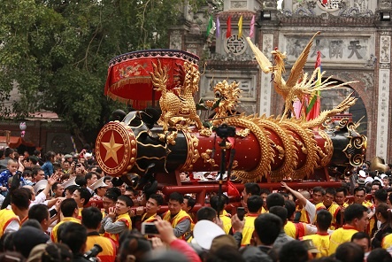 Bot dan hinh anh phan cam, nan 'chat chem' dau mua le hoi hinh anh