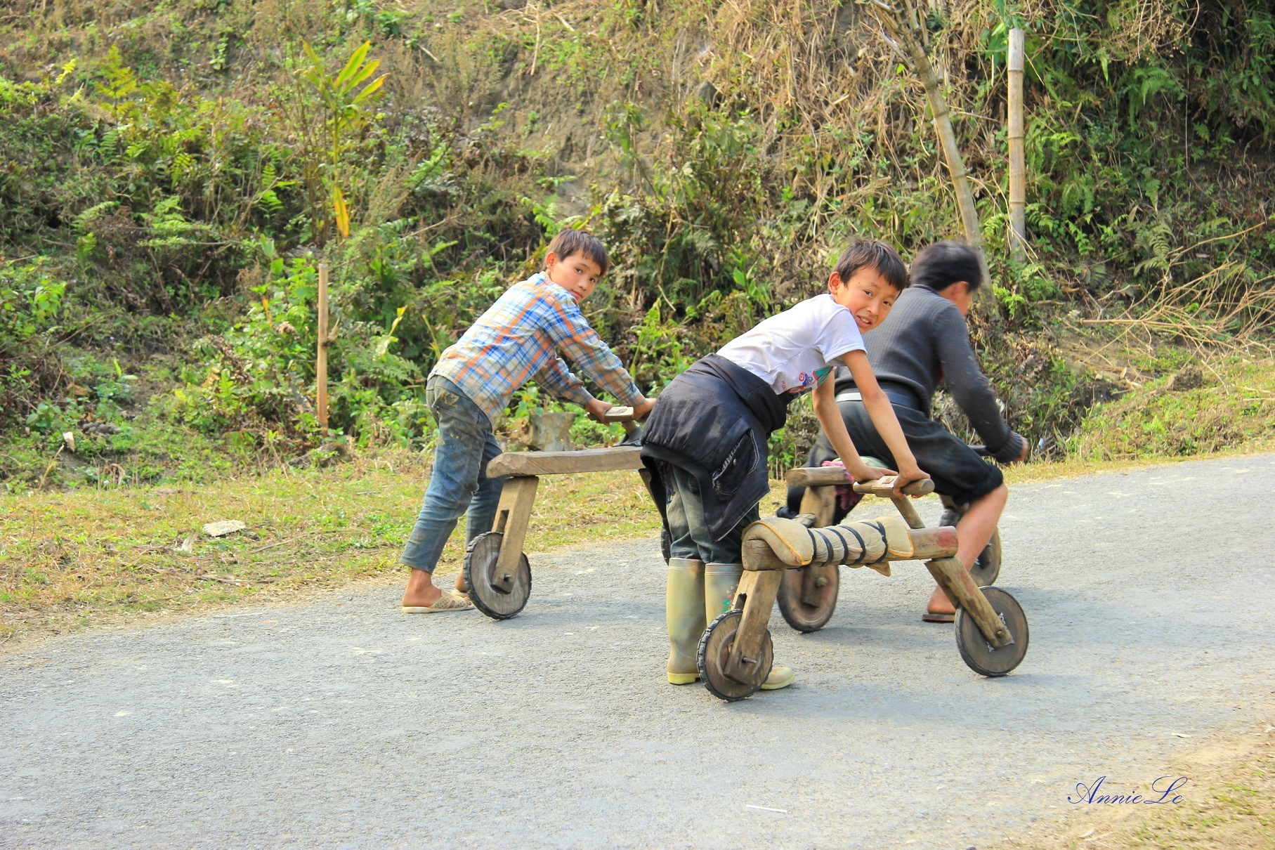 Y Ty mua san may anh 2