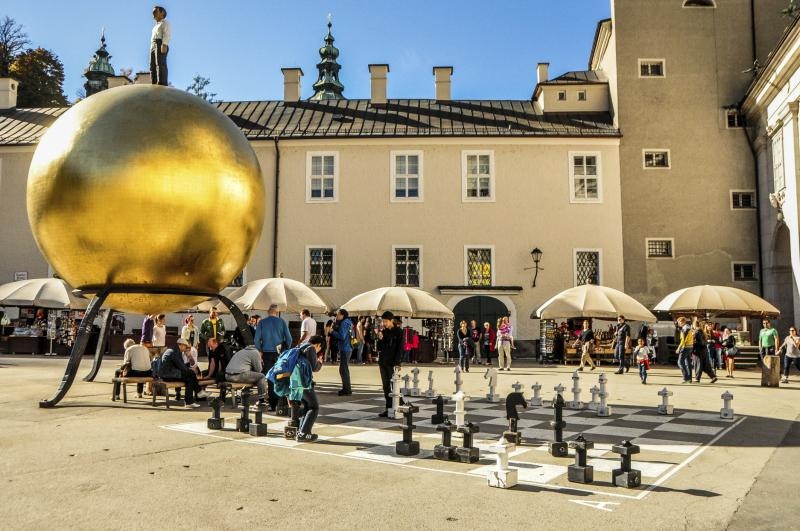 Bàn cờ vua khổng lồ ảnh 3 Ban co vua khong lo anh 3