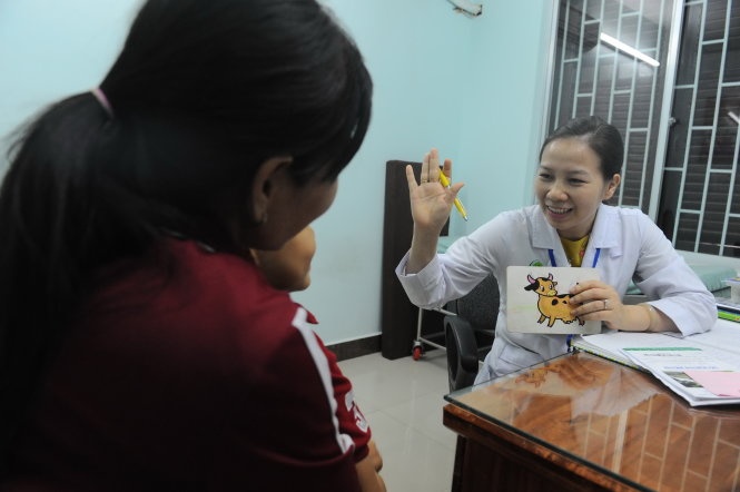 Hanh trinh gian nan dua con di kham tam ly hinh anh