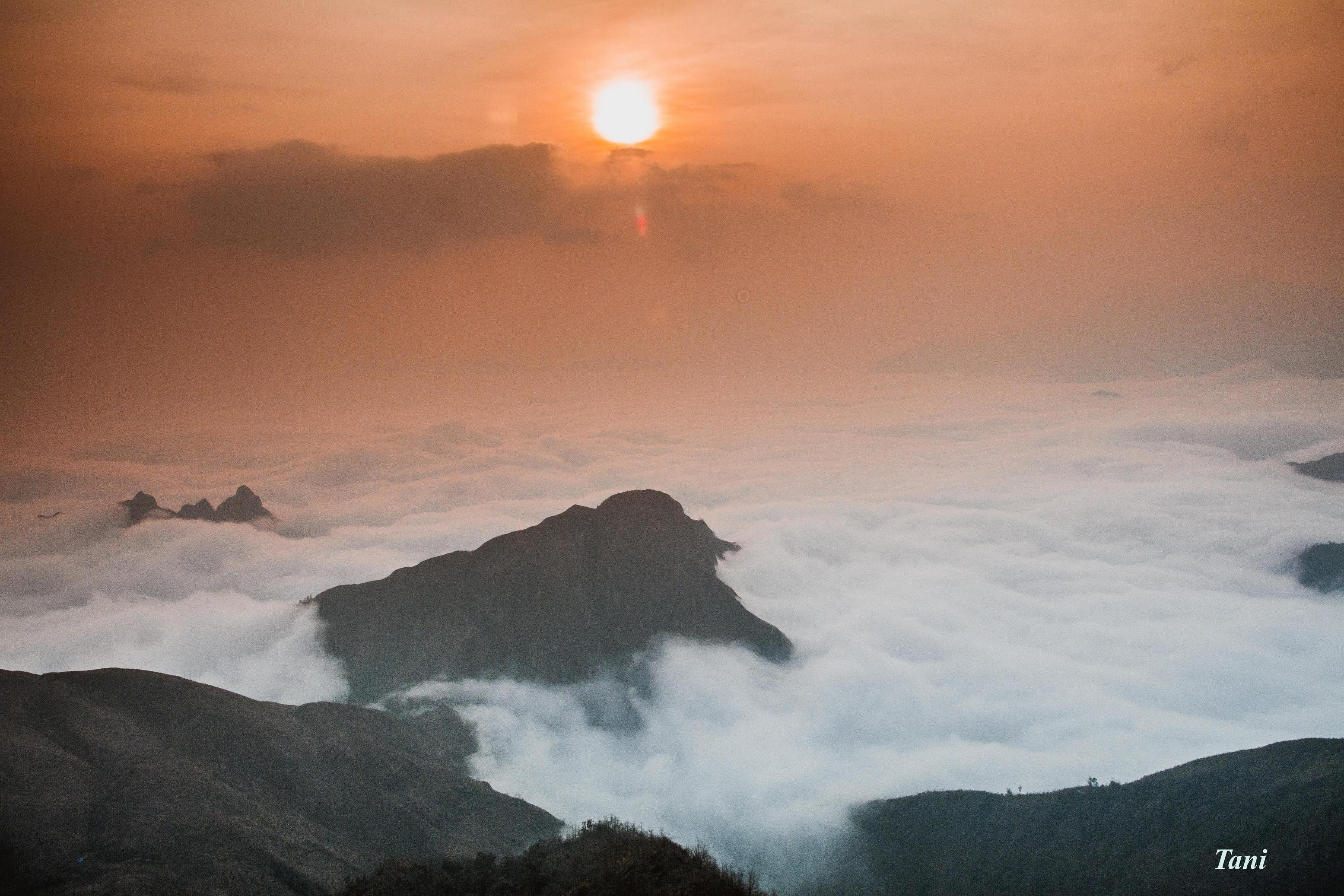 Chinh phuc dinh Bach Moc Luong Tu cao hon 3.000 m hinh anh