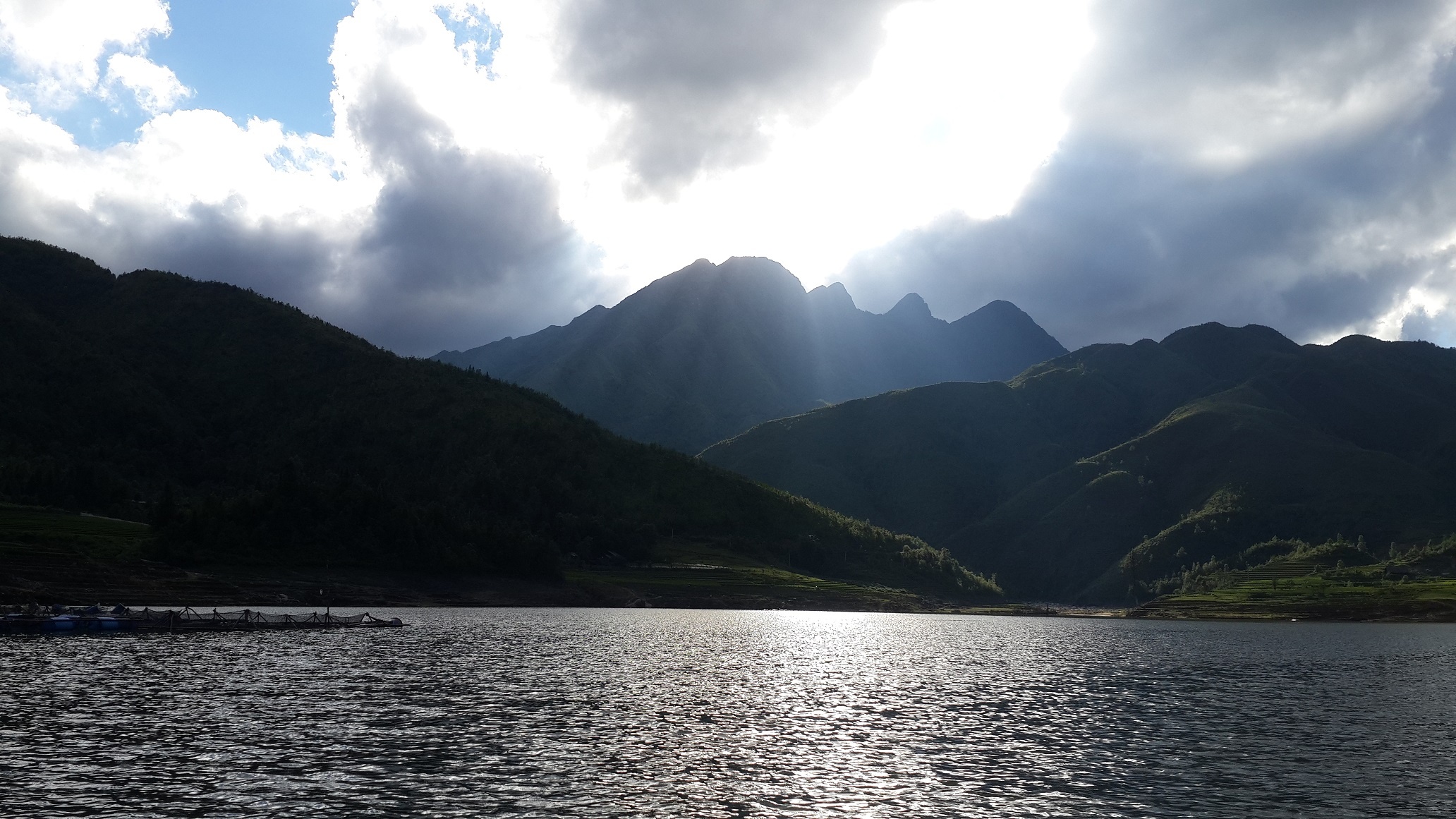 Canh dep nhu chau Au o ho nhan tao Seo My Ty hinh anh