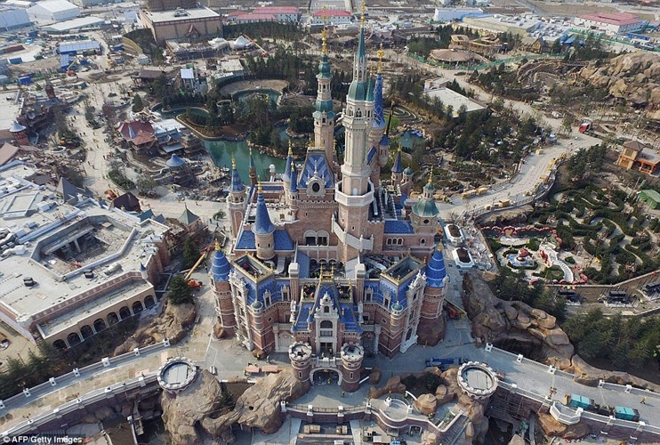 Khung canh choang ngop tai Disneyland Thuong Hai hinh anh