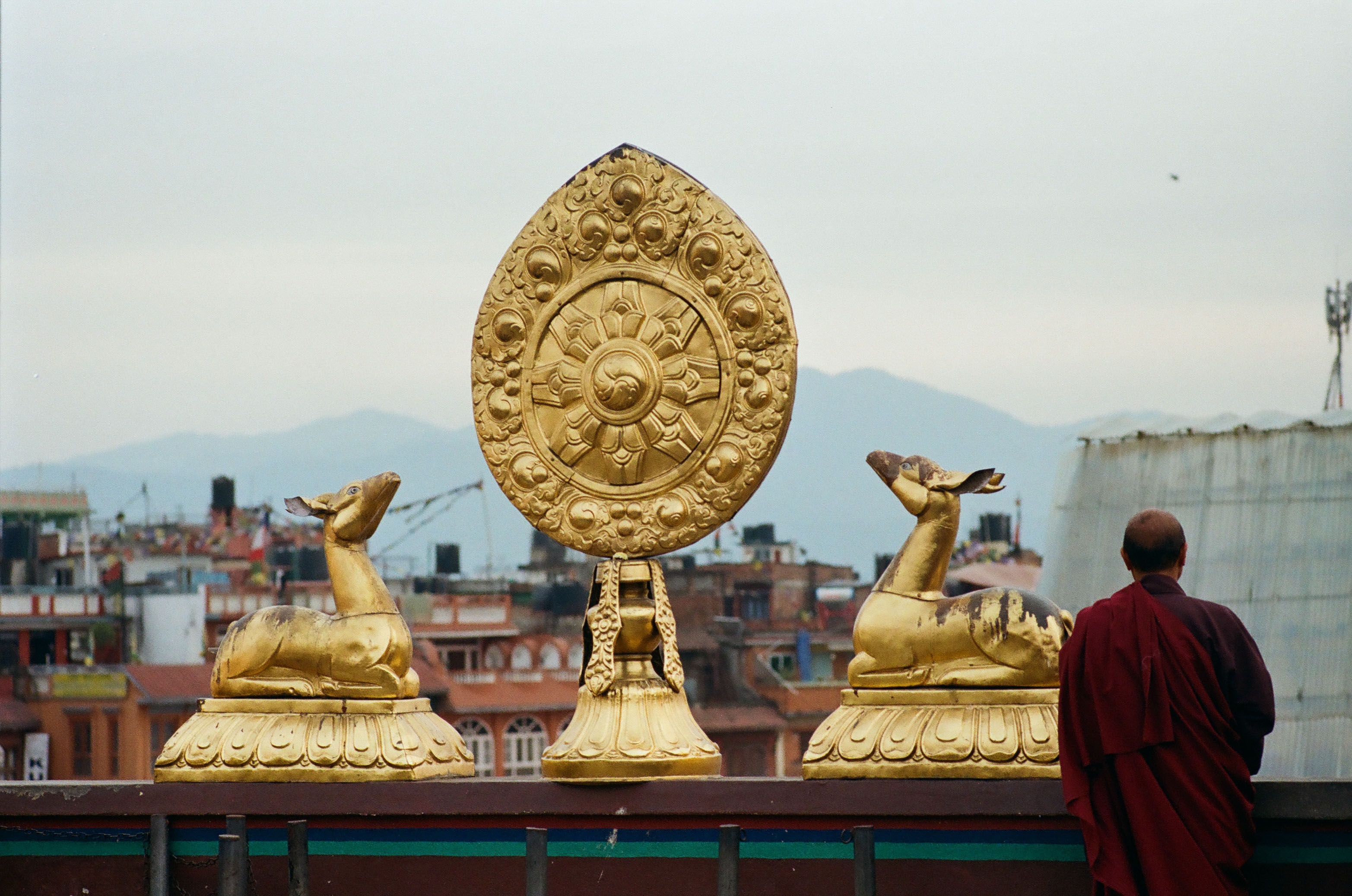 Vung nui Nepal linh thieng voi Phat giao Tang truyen hinh anh