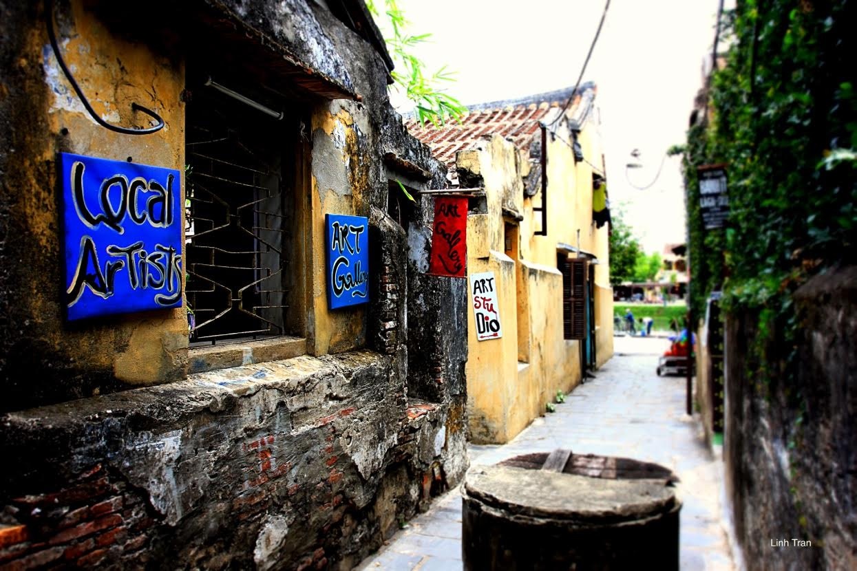 Nhung buc tranh trong pho co Hoi An hinh anh