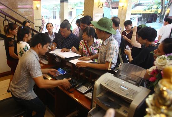 Du khach can than trong truoc cac tour gia re dip le hinh anh