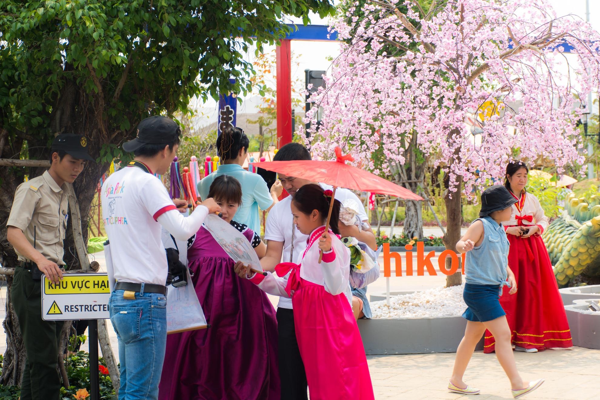 Khai mac le hoi hoa anh dao Da nang anh 3