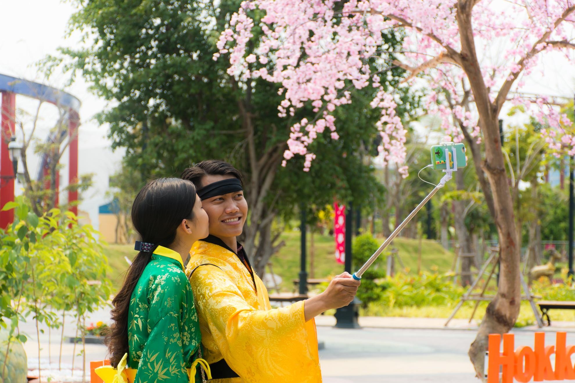 Gioi tre Da Nang dien kimono du hoi hoa anh dao hinh anh