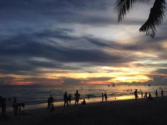 Kinh nghiem mac ca o Boracay cua nu du khach Ha Noi hinh anh