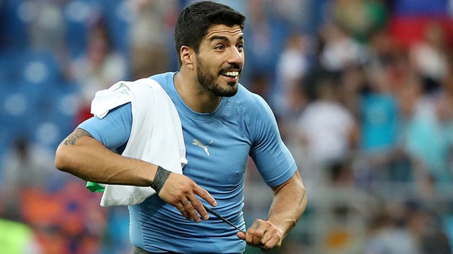 Uruguay vao vong knock-out, Ai Cap cua Salah ve nuoc som hinh anh