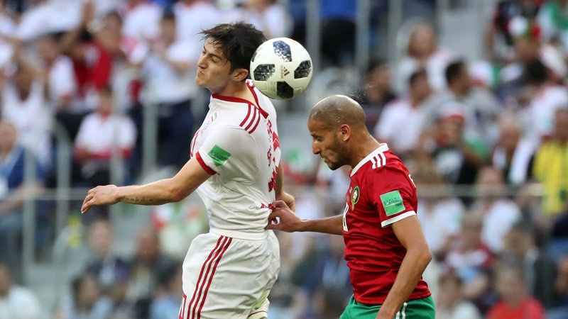 Morocco 0-1 Iran: Hau ve Morocco phan luoi nha dung phut cuoi hinh anh